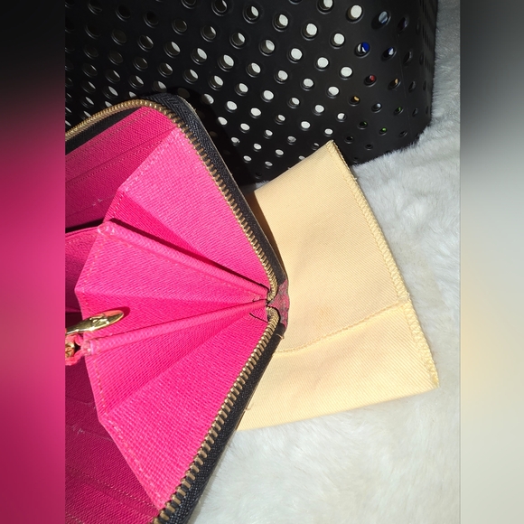 Louis Vuitton Black Murakami Monogram Zip around wallet - Picture 7 of 15